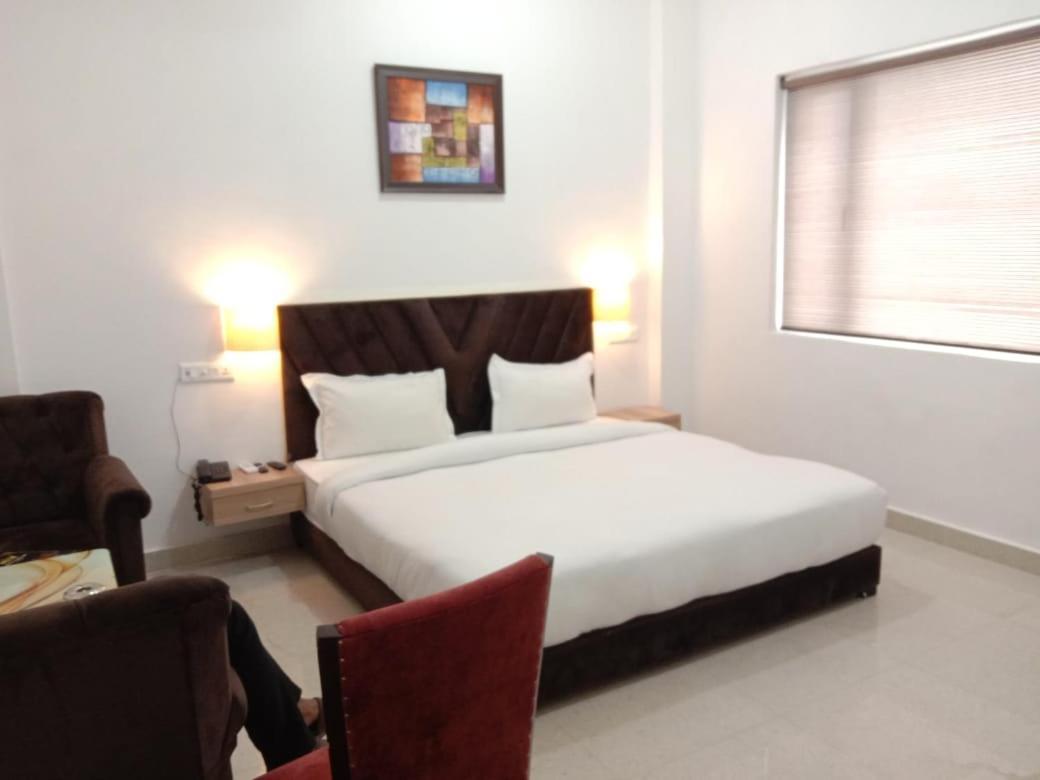 Hotel Lake View By Bookingcare Chhatarpur Экстерьер фото